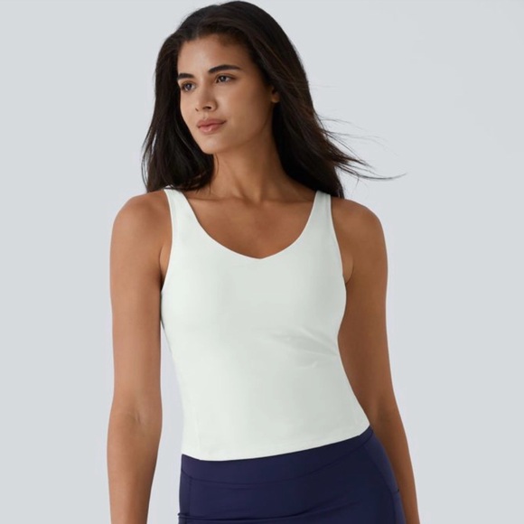 HALARA Tops - HALARA SoftlyZero Plush Padded V Neck Plain Tank Top Small NWT